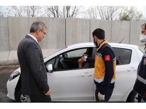 Vali Ekinci, Kontrol Noktasında İncelemelerde Bulundu