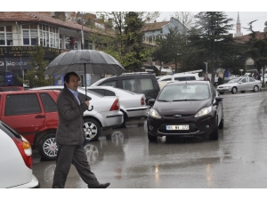 Şuhut’ta Sağanak Yağış Etkili Oldu