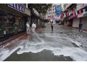 İzmit’te Her Hafta 11 Bin 624 Metrekare Alan Dezenfekte Ediliyor