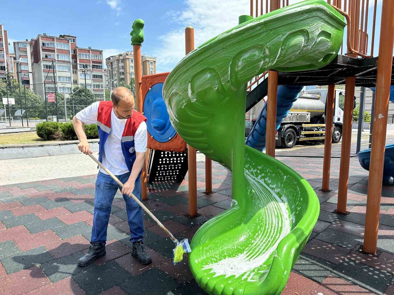 kagithane-de-parklarda-temizlik-seferberligi