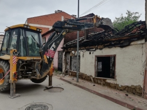 İnegöl’de İki Bina Yıkıldı