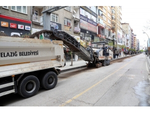 Elazığ’da Kapatılan Cadde De Yenileme Çalışması Başlatıldı