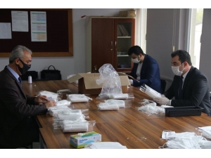 İlçeleri İçin Maske Üretiyorlar