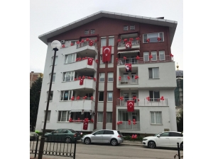 Apartmanı 23 Nisan İçin Süslediler