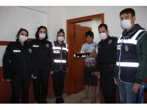 Polislerden Engelli Gence Doğum Günü Sürprizi