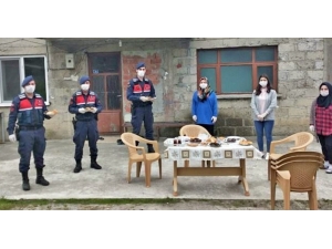 Vatandaşlardan Jandarmaya Moral Desteği