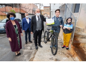 Başkan Soyer’den Çocuklara Sürpriz Ziyaret