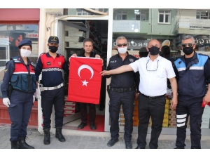 Kozan Sokakları Türk Bayrakları İle Donatıldı