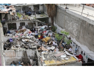 Mersin’de Bir Evden 30 Ton Çöp Çıktı