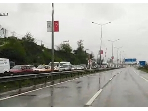 Çay Üreticileri Rize’ye Girmek İçin Uzun Kuyruklar Oluşturdu