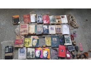 Bitlis’te Terör Örgütüne Ait Elle Çizilmiş Harita Ve Çok Sayıda Kitap Ele Geçirildi