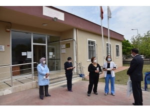 Büyükşehirden Sağlıkçılara, Polislere Ve Fırıncılara Maske
