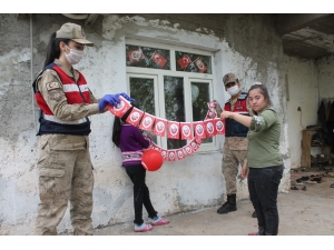 Jandarma Down Sendromlu Çocuğun 23 Nisan İsteğini Geri Çevirmedi