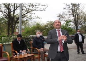 İl Müdürü Huzurevinde Kalan Yaşlıları Türkü Söyleyerek Eğlendirdi