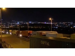 Limana Giremeyen Tırcılar Korna Çalarak Eylem Yaptı