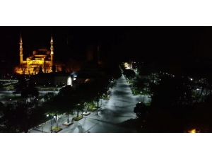 Sultanahmet Meydanı Sokağa Çıkma Kısıtlaması Sonrası Boş Kaldı