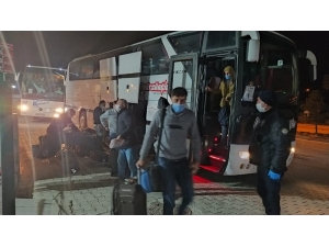 Sırbistan’dan Getirilen 94 Türk Vatandaşı Kütahya’da Yurtlara Yerleştirildi