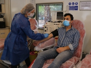 Korona Virüsü Yenen Erkek Hemşire Hastalara Umut Oldu