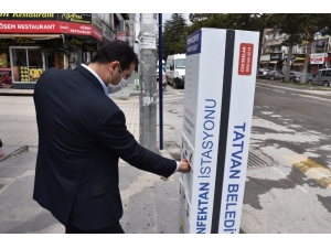 Tatvan’da El Dezenfektan İstasyonları Kuruldu
