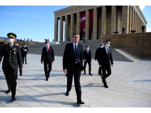 Milli Eğitim Bakanı Selçuk Anıtkabir’i Ziyaret Etti