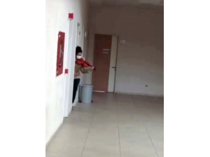 Karantinada Fikrimin İnce Gülü’nü Kemanla Çalarak Moral Buldular