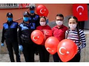 Üçüz Şehit Çocuklarına Polislerden 23 Nisan Jesti