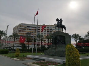 İzmir’de Sessiz 23 Nisan