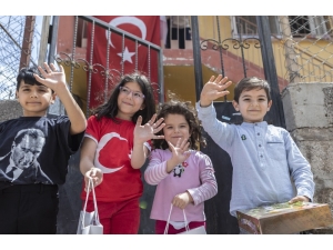 Büyükşehir Belediyesinden 23 Nisan’ın 100. Yılında 100 Çocuğa Hediye