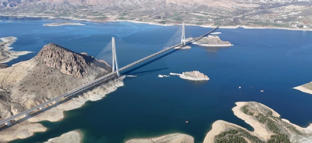 bakan-uraloglu-pertek-koprusu-ile-iki-il-arasinda-kesintisiz-kara-yolu-baglantisi-tesis-edecegiz