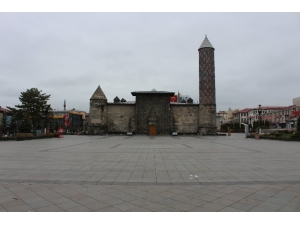 4 Günlük Sokağa Çıkma Kısıtlamasının İlk Gününde Erzurum Sessizliğe Büründü