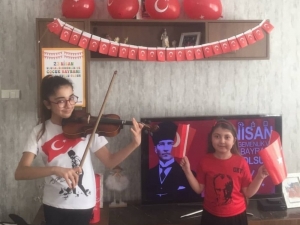 Minik Gkv’liler Evlerini Balkonlarını Bayram Yerine Çevirdi