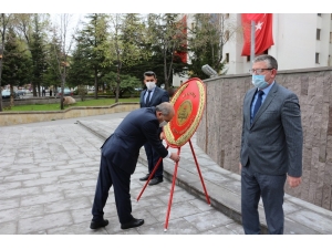 23 Nisan Ulusal Egemenlik Ve Çocuk Bayramı Çelenk Sunma Töreni Yapıldı