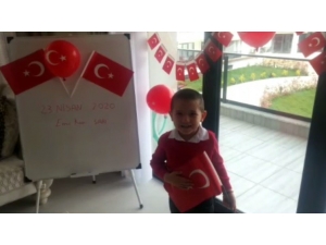 Sakarya’da Miniklerin Evlerinde 23 Nisan Coşkusu