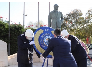 Kartal’da Atatürk Anıtı’na Çelenk Koyma Törenine Sınırlı Katılım