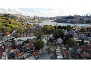 Sokağa Çıkma Kısıtlamasıyla Eyüpsultan Meydanı Boş Kaldı