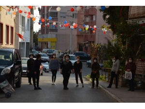 Dışarı Çıkamayan Çocukları İçin Sokağı Süslediler