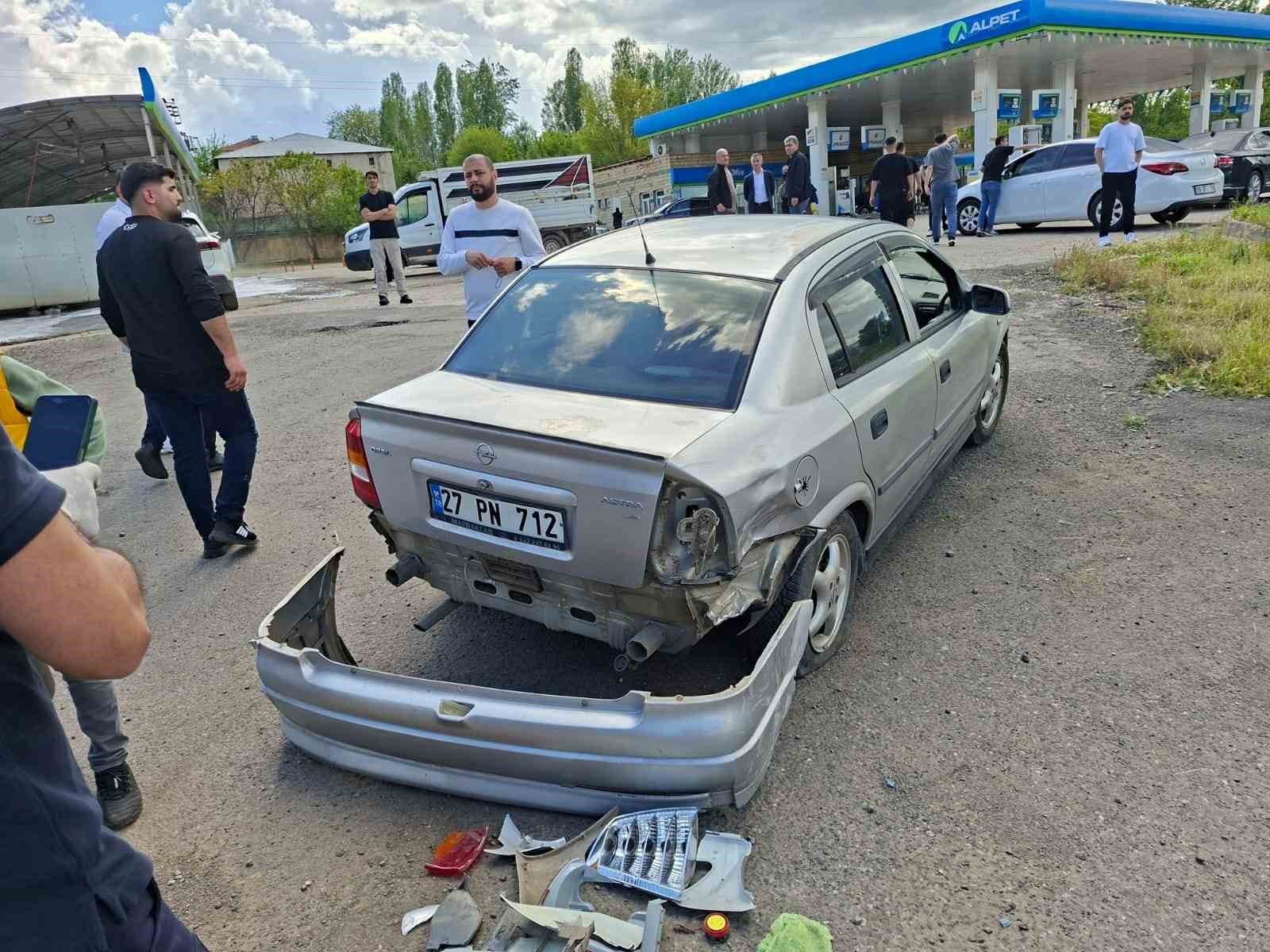 bingol-de-pes-pese-trafik-kazalari-6-yarali