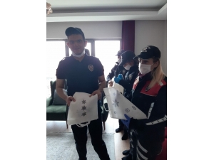 Bursa’da Otizmli Gence Polislerden Sürpriz Doğum Günü