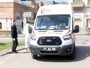 Korona Virüs Şüphesiyle Sokağa Çıktı, Ambulansla Hastaneye Gitti