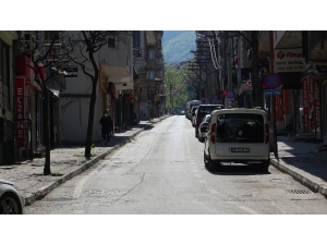 Bursa Sokakları Sessizliğe Büründü