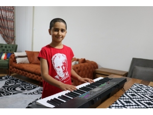 Piyano İle 23 Nisan Çocuk Marşı