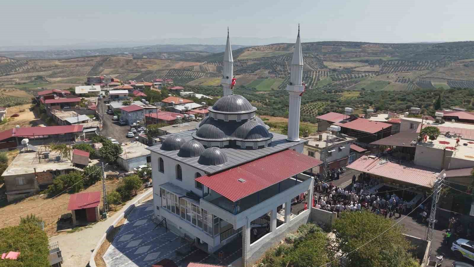 deprem-sonrasi-hatay-da-insa-edilen-134-uncu-cami-ibadete-acildi
