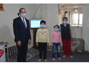 Patnos’ta Uzaktan Eğitim Alamayan Çocuklara Televizyon Hediye Edildi