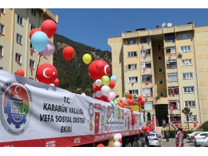 Evde Kalan Çocuklar Bayram Coşkusunu Süslenen Tır İle Kutladı