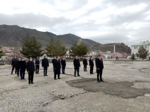 Pasinler’de 23 Nisan Çelenk Sunuyla Kutlandı