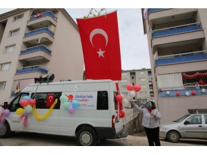 Tunceli’de 23 Nisan Araçlardan Yükselen Çocuk Şarkılarıyla Kutlandı
