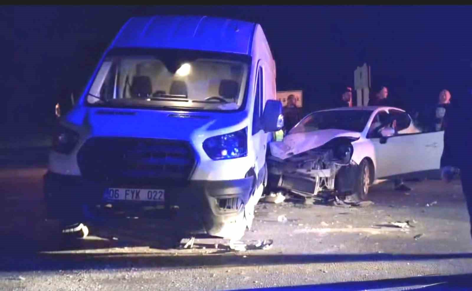 hisarcik-ta-otomobil-ile-minibus-carpisti-3-yarali