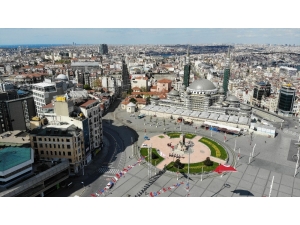 Boş Kalan Taksim Meydanı Ve İstiklal Caddesi Böyle Görüntülendi