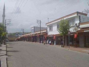 Eğil Belediyesi Vatandaşlara Türk Bayrağı Dağıttı