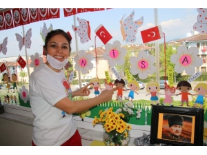 Öğretmen Öğrencilerinin Çizgi Karakterleri İle 23 Nisan’ı Kutladı